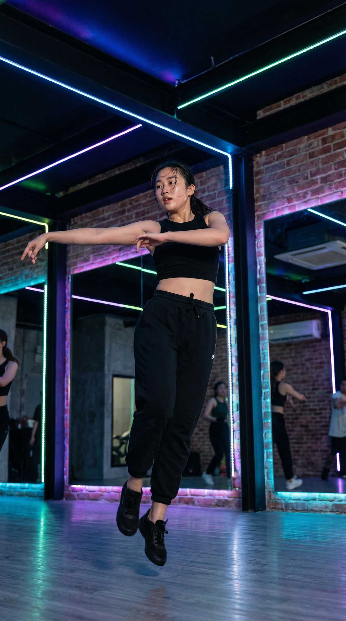 国产文化研究员周雅文